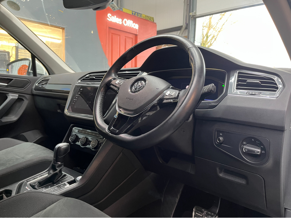 2020 Volkswagen Tiguan €28950! 2020 VOLKSWAGEN TIGUAN TDI 4MOTION HIGH LINE 2.0 AUTOMATIC / CRUISE CONTROL / 360° PARKING CAMERA / HEATED SEATS €28,950