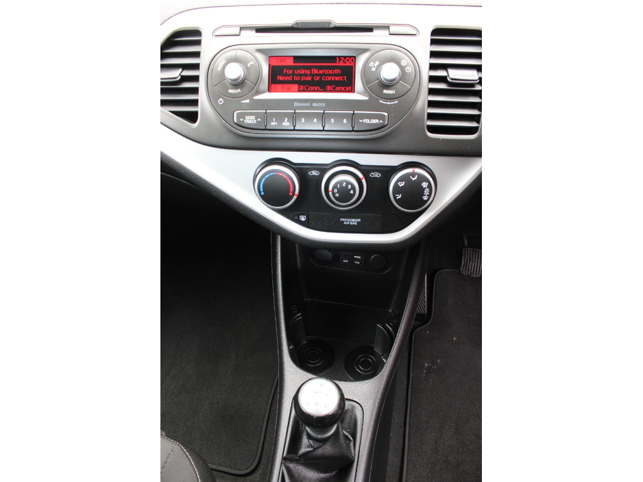 2017 Kia Picanto - image 10