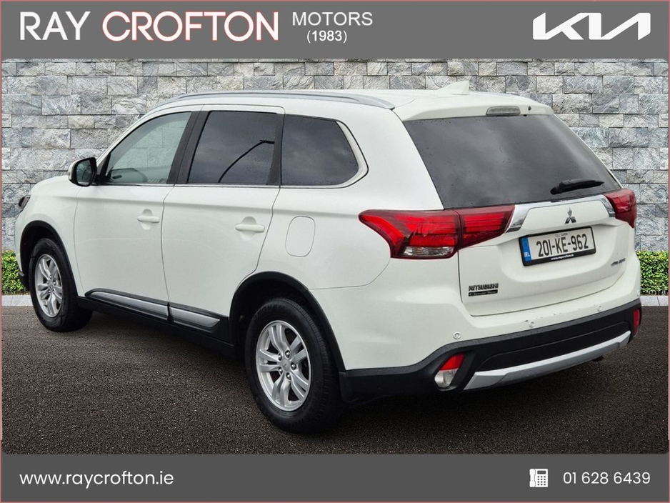 2020 Mitsubishi Outlander - image 3