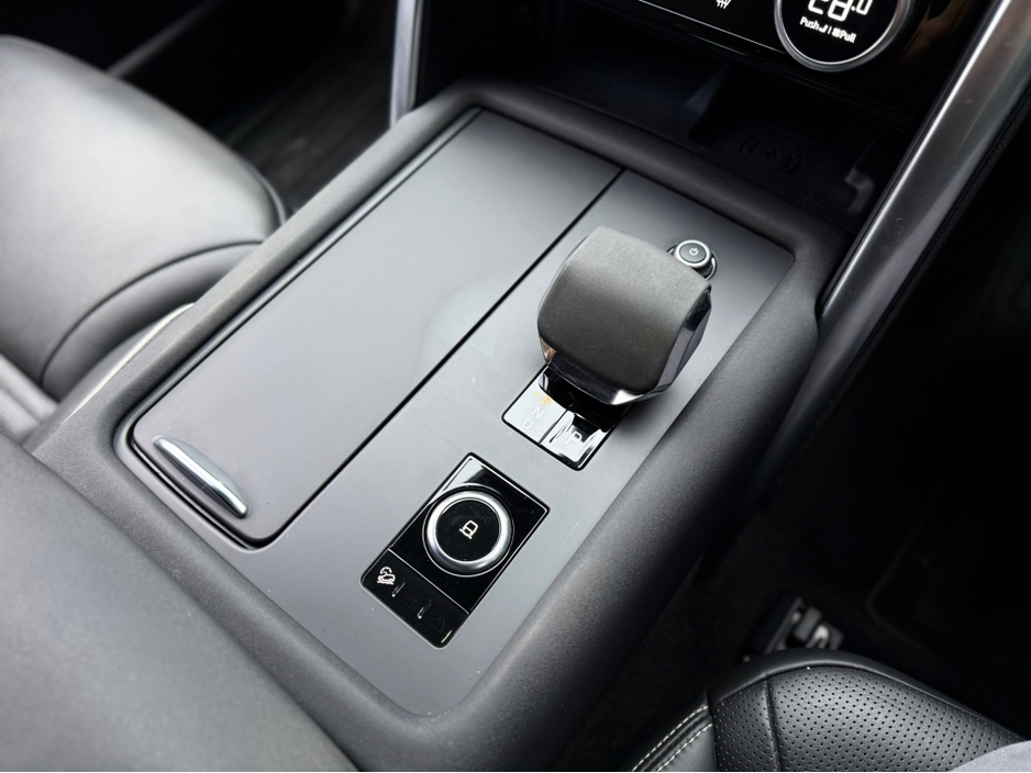 2024 Land Rover Discovery - image 8