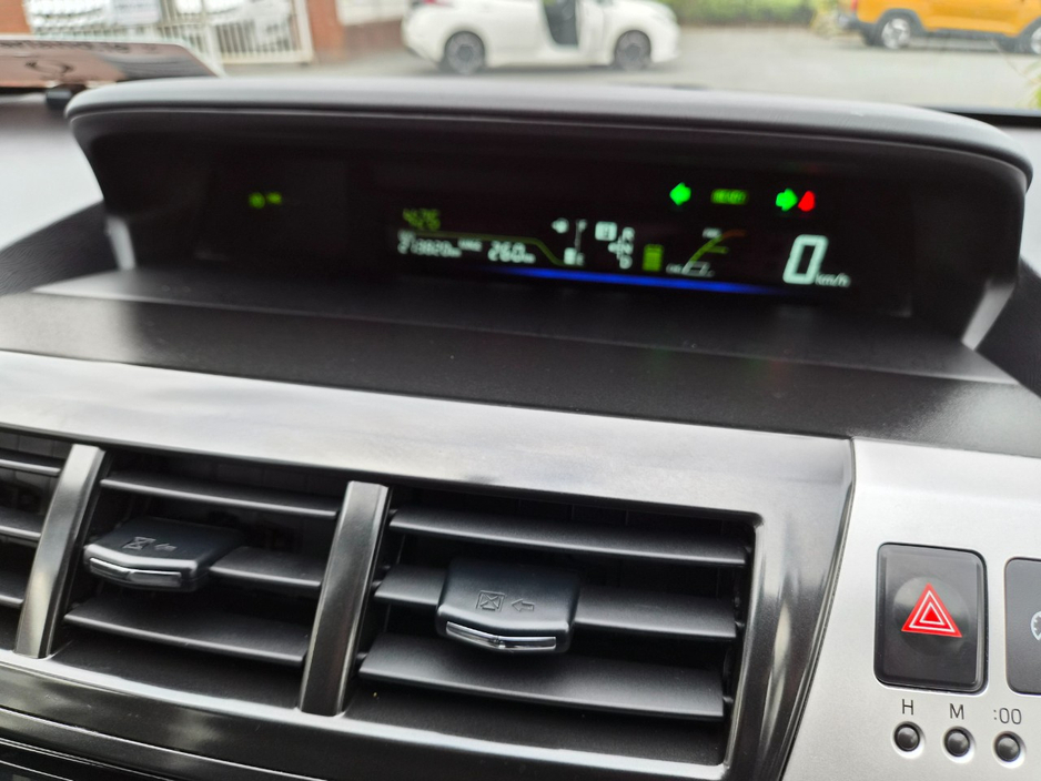 2012 Toyota Prius - image 22