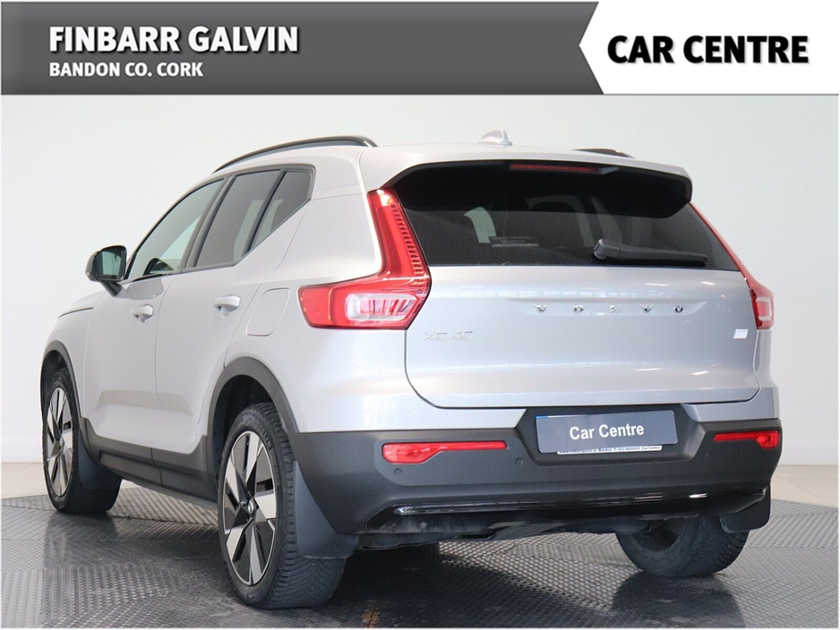 2025 Volvo XC40 - image 2