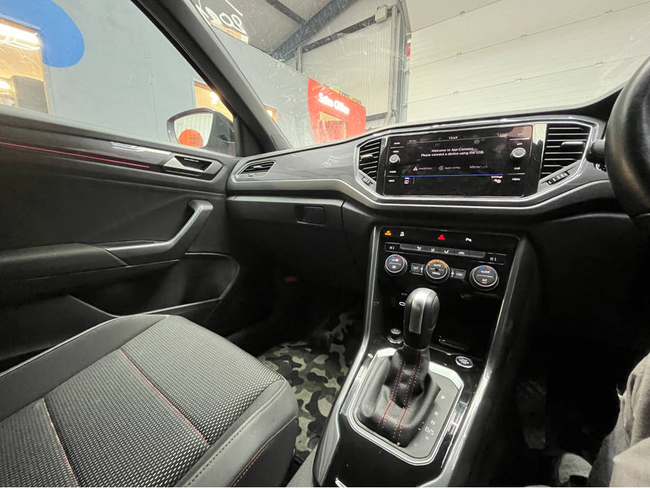 2021 Volkswagen T-Roc - image 17