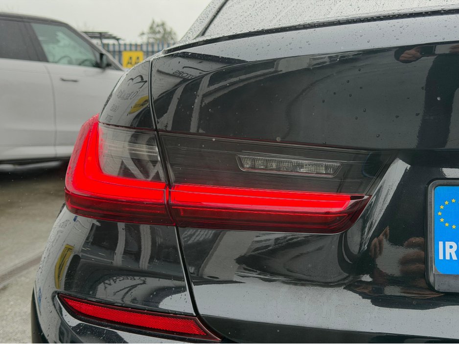 2022 BMW 3 Series - image 14
