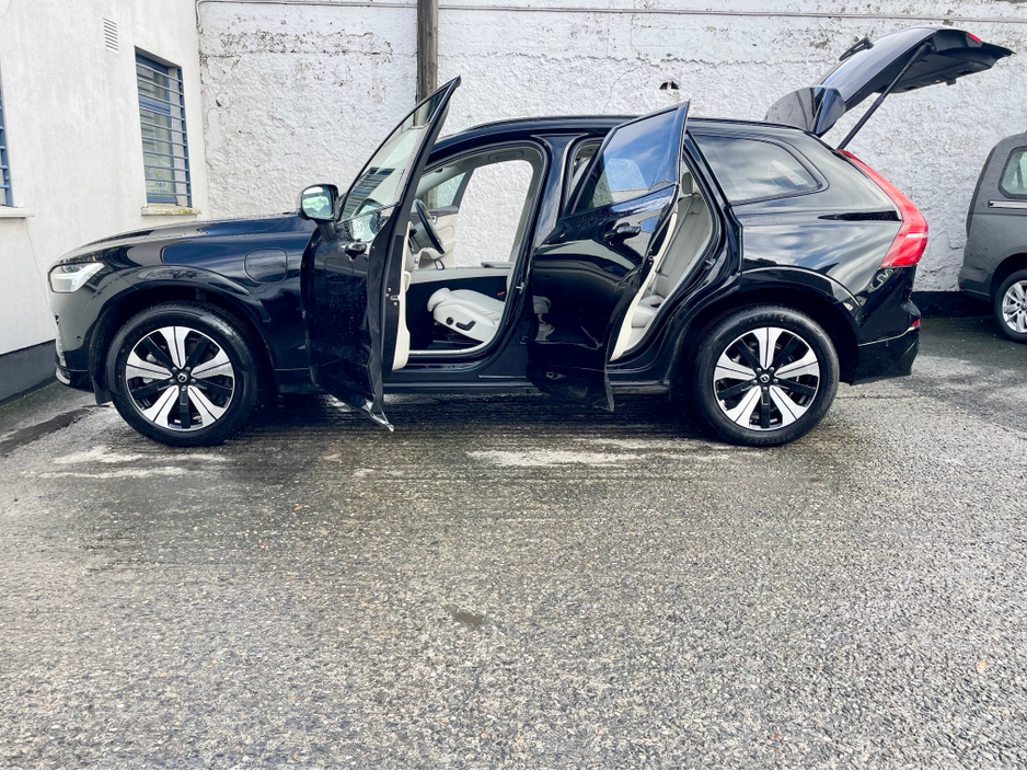 2023 Volvo XC60 T6 RECHARGE PHEV PLUS DARK AWD AUTO 5DR €39,995