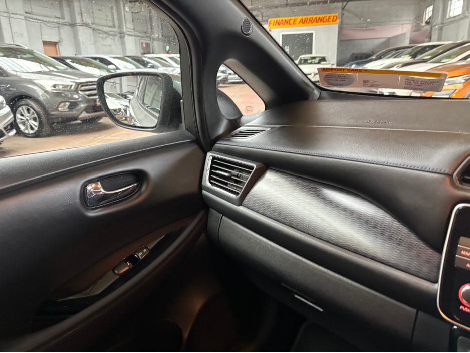 2019 Nissan Leaf - image 12