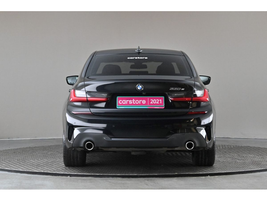 2021 BMW 3 Series - image 8