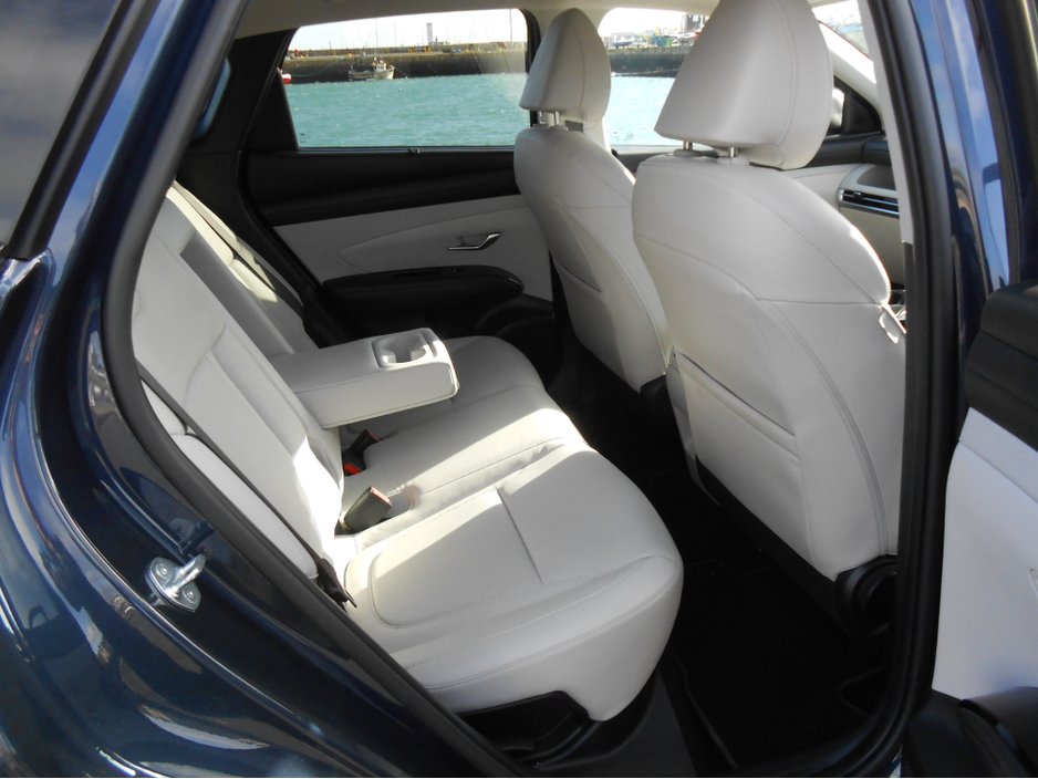 2025 Hyundai Tucson - image 3