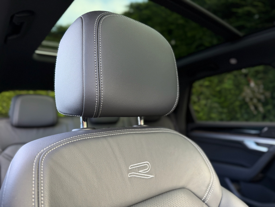 2025 Volkswagen Touareg - image 19