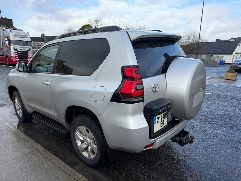 2021 Toyota Landcruiser - image 9