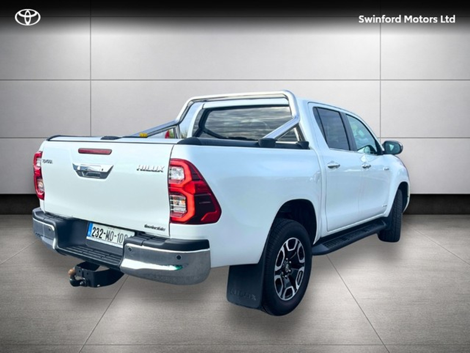 2023 Toyota Hilux - image 2