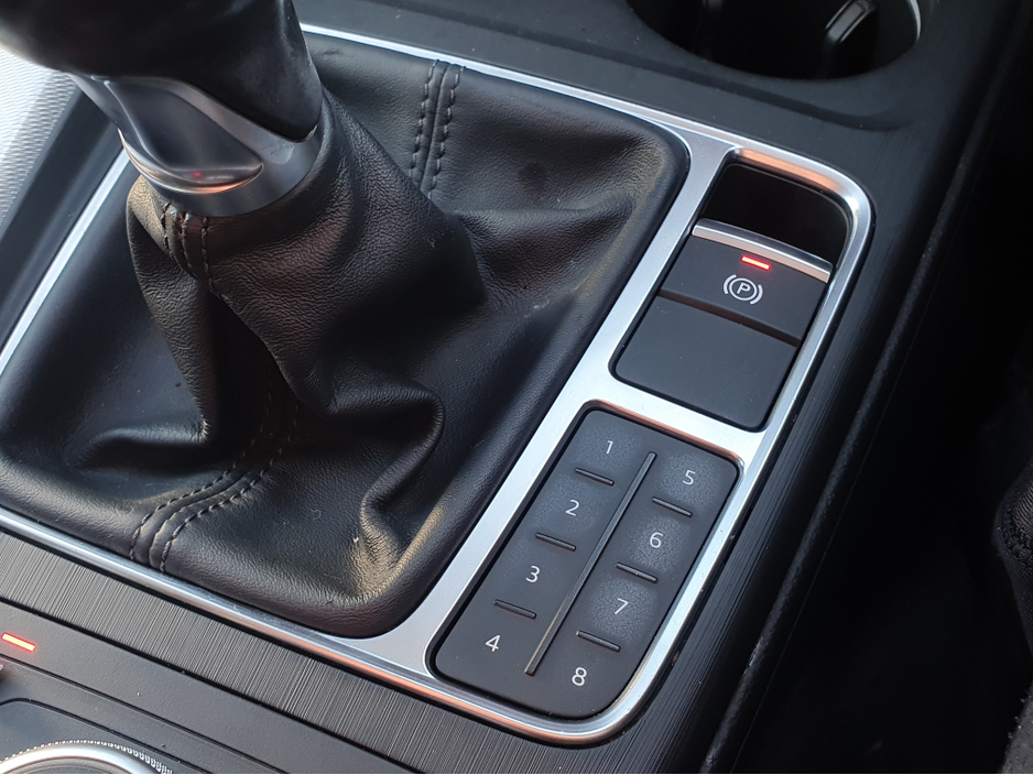 2016 Audi A4 - image 24