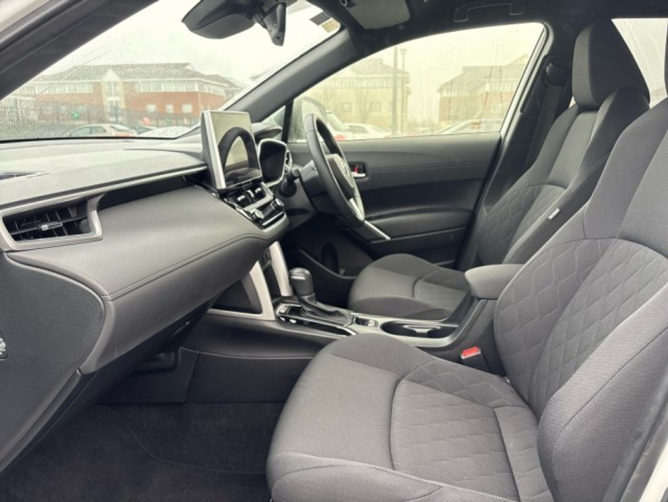 2025 Toyota Corolla CROSS - Save EUR 4,500 - LunaSport + Side Steps Worth EUR 905 - 1.8 Hybrid - Automatic // Remote Central Locking // Front Electric Windows // Rear Electric Windows // Electric Mirrors // Finger Tip St €41,680