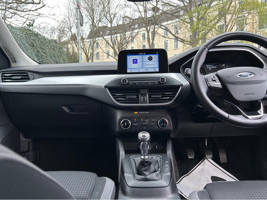 2019 Ford Focus - image 10