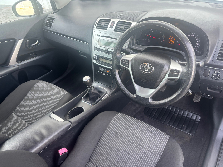 2014 Toyota Avensis - image 12