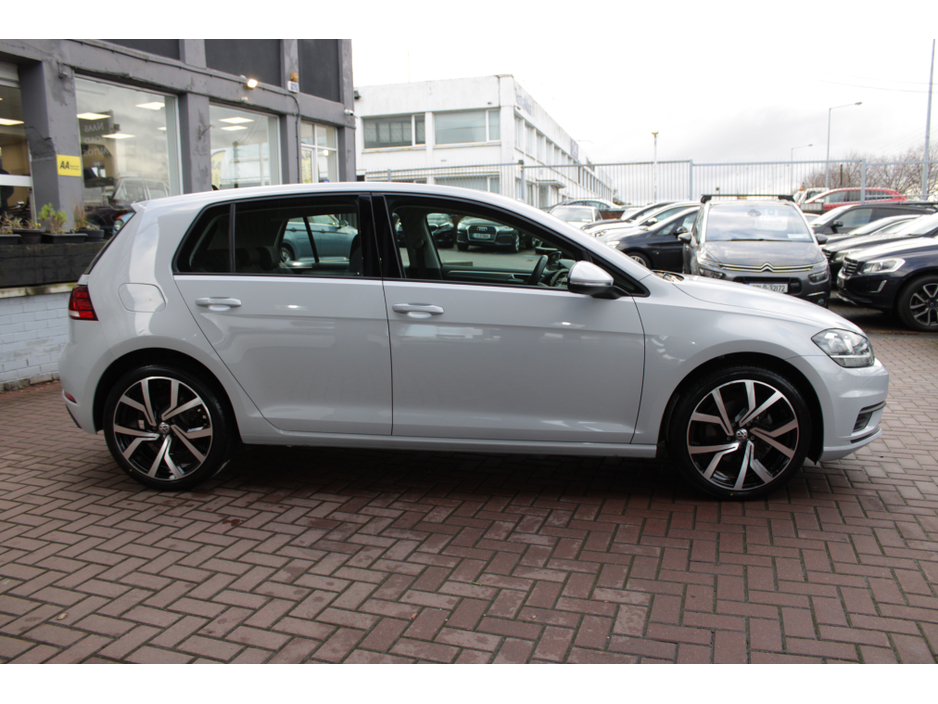 2018 Volkswagen Golf 1.2TSI COMFORTLINE PLUS WITH ONLY 40,000 KMS // BRAND NEW 18 INCH GTI ALLOYS // BUY WITH CONFIDENC AA AND SIMI APPROVED DEALER 2025 // FINANCE ARRANGED // ALL TRADE INS WELCOME // €19,950