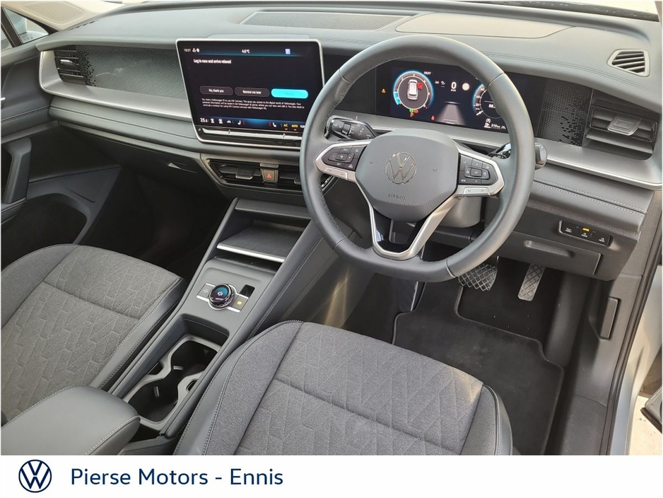 2025 Volkswagen Tayron - image 2