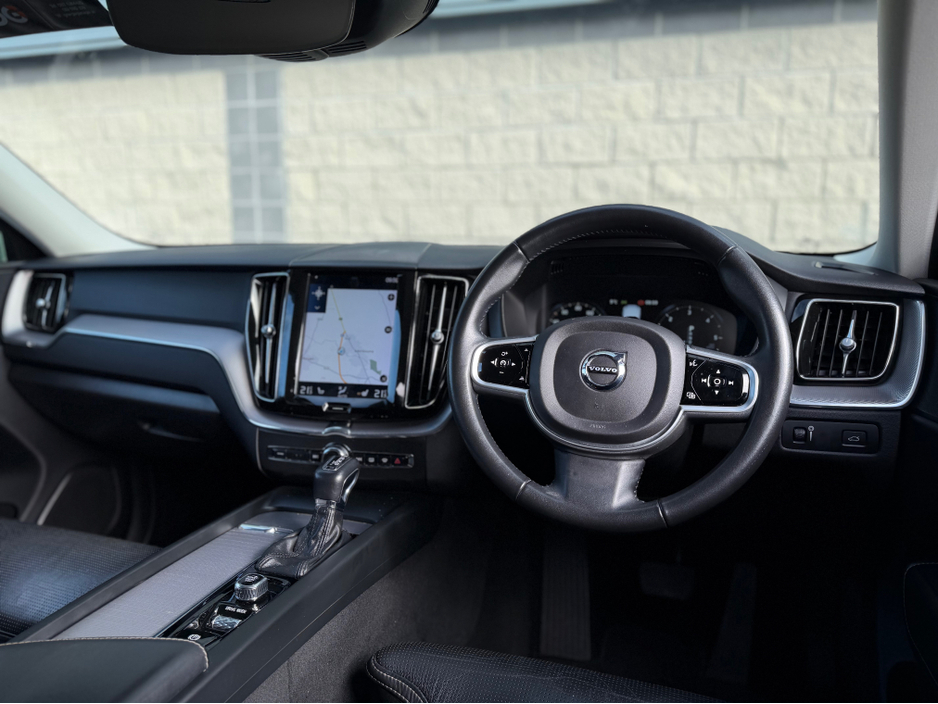 2018 Volvo XC60 - image 26