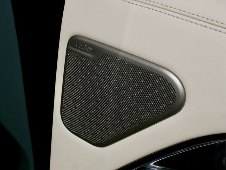 2025 Land Rover Range Rover - image 19