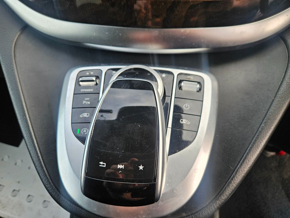 2017 Mercedes-Benz V Class - image 14