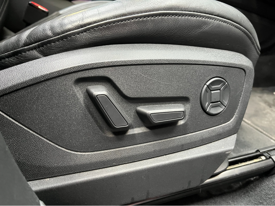 2022 Audi e-tron - image 14