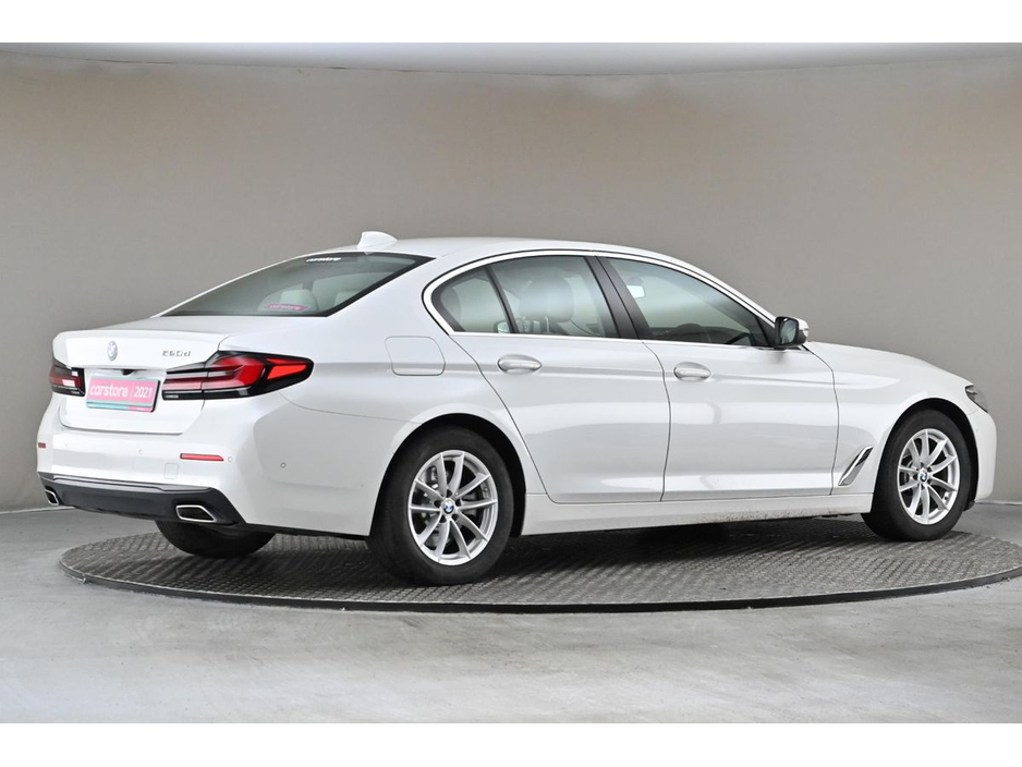 2021 BMW 5 Series - image 10