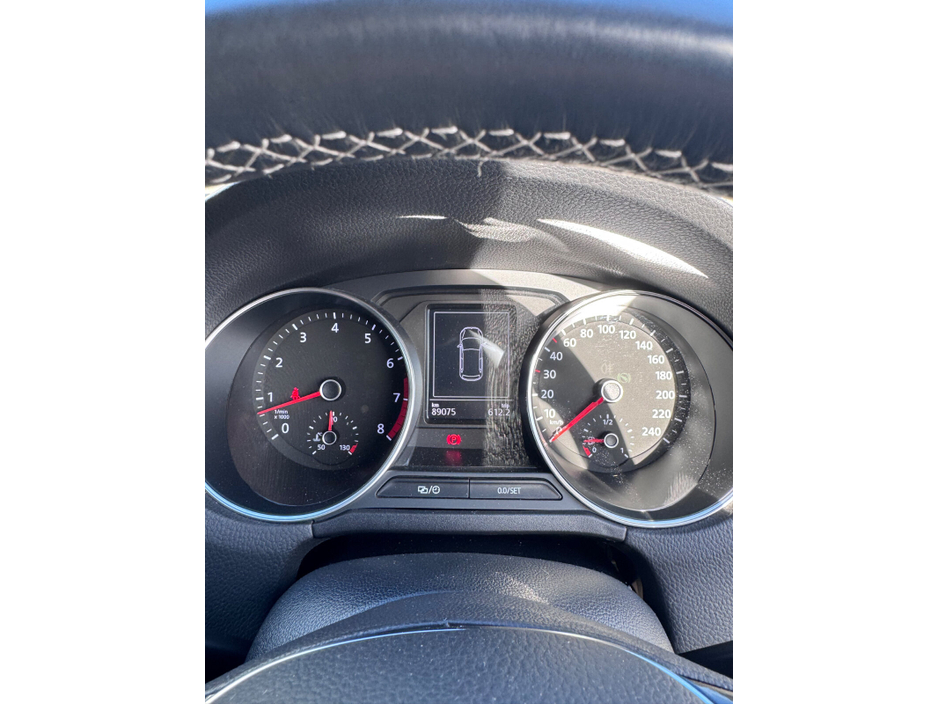 2015 Volkswagen Polo - image 14