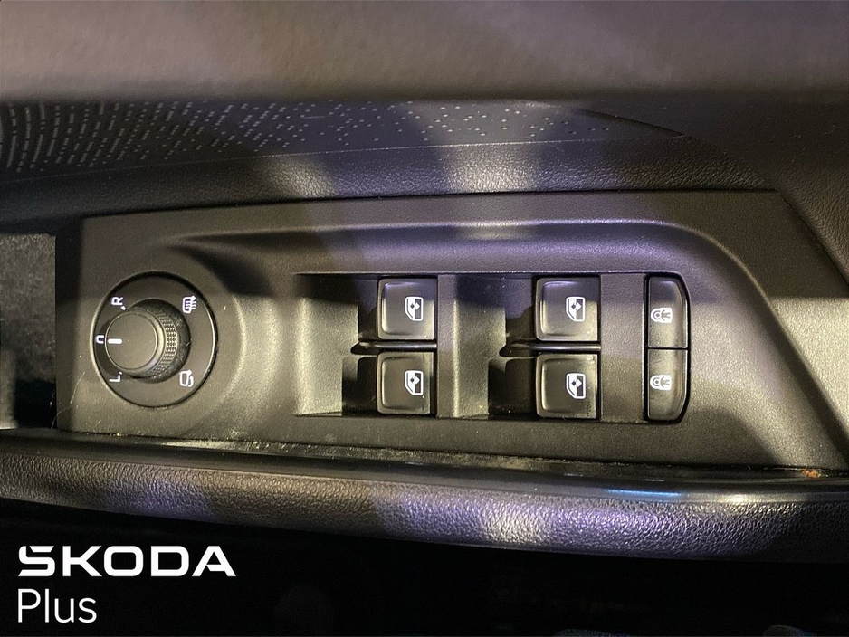 2023 Skoda Enyaq - image 22