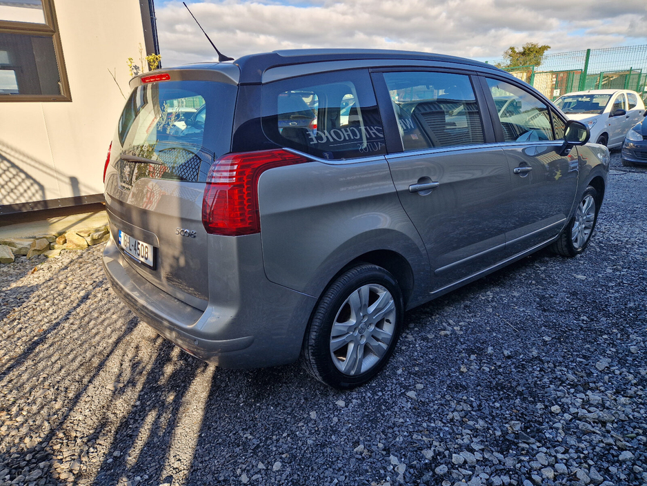 2016 Peugeot 5008 - image 6