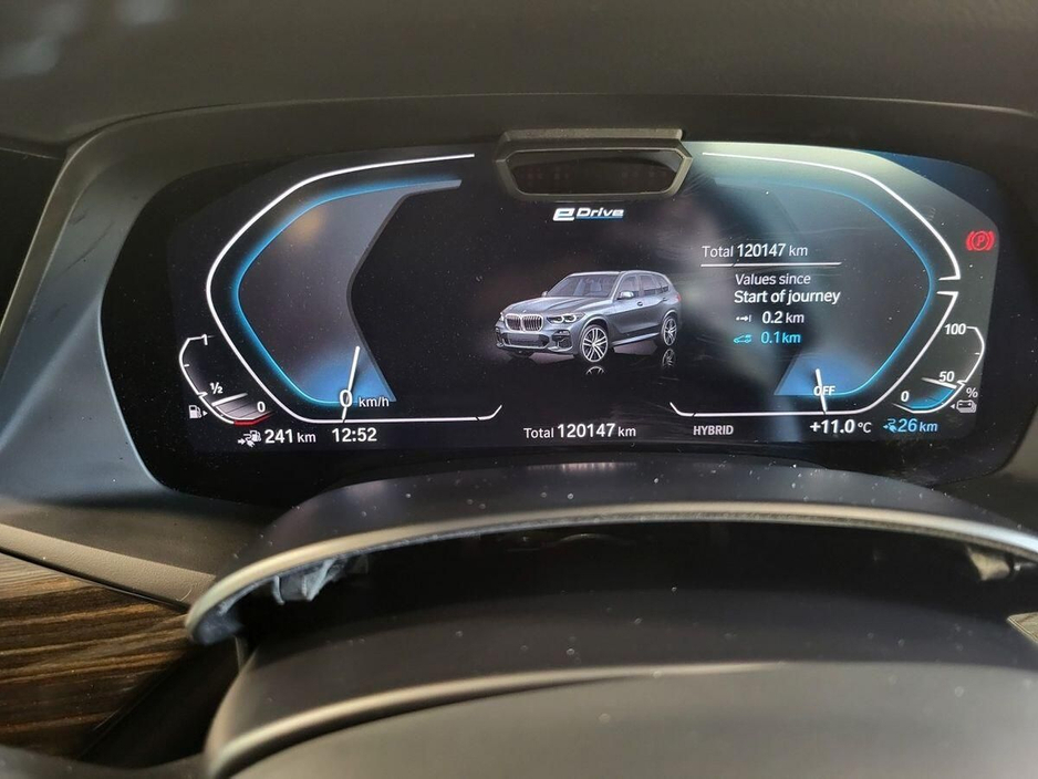 2021 BMW X5 - image 9