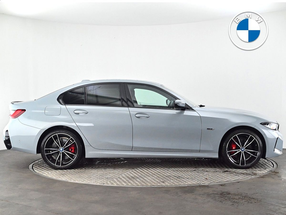 2023 BMW 3 Series - image 23