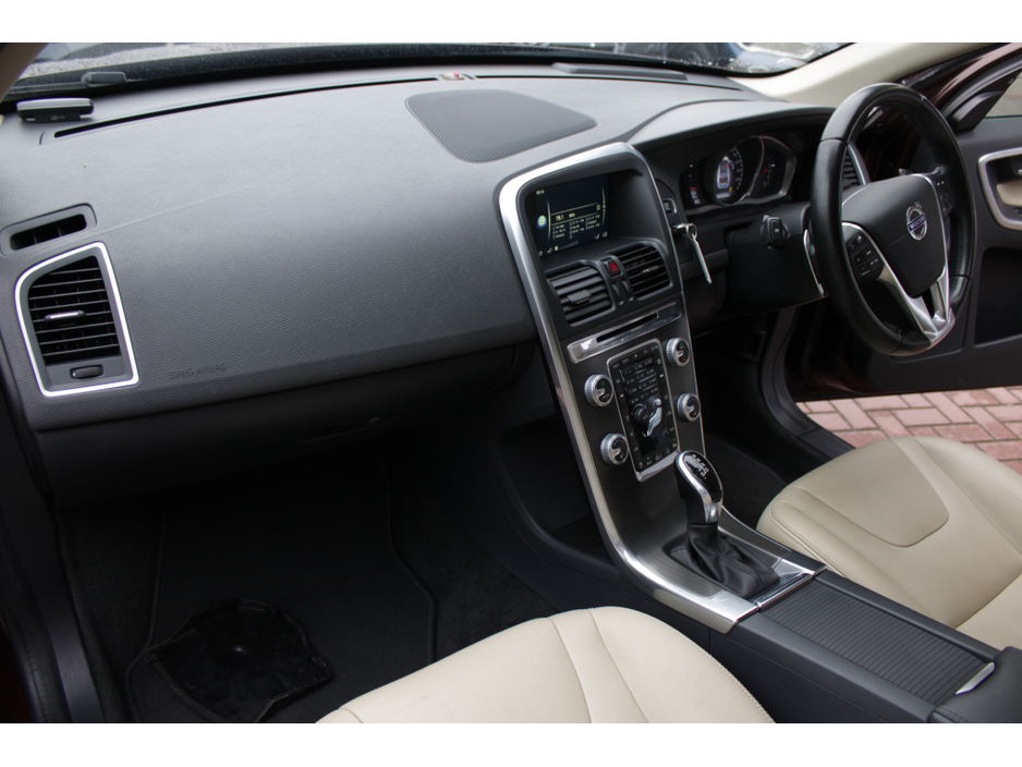 2015 Volvo XC60 - image 22