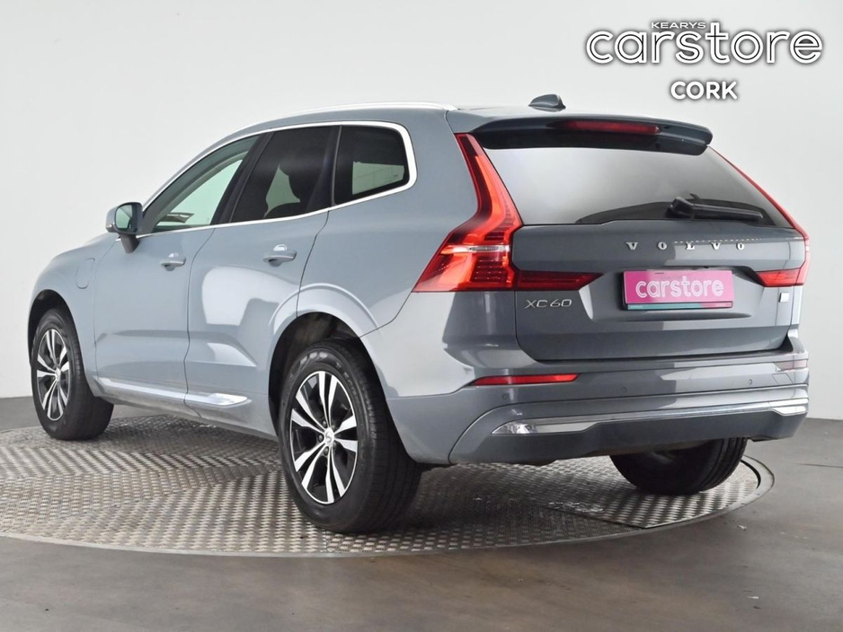 2022 Volvo XC60 - image 3