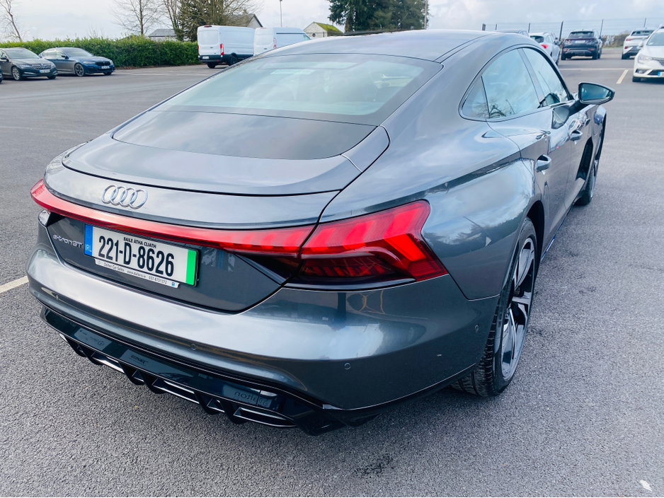 2022 Audi e-tron - image 5