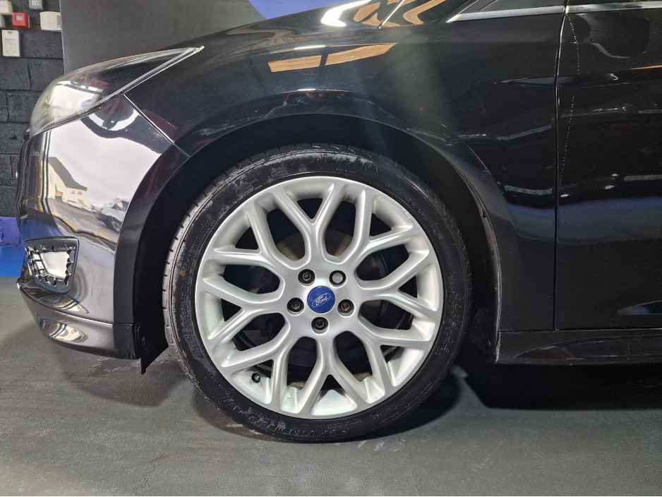 2015 Ford Focus - image 2