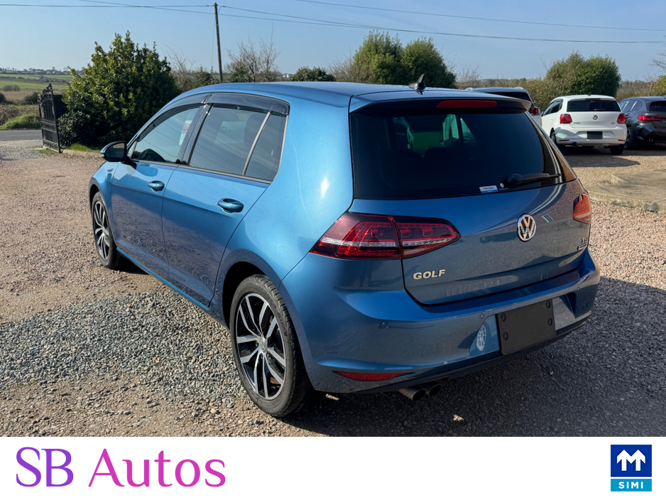 2017 Volkswagen Golf - image 5