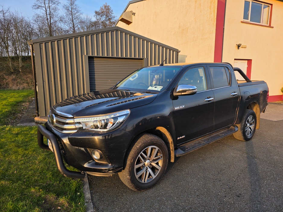 2019 Toyota Hilux - image 3