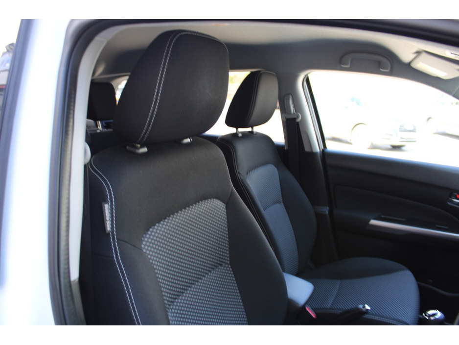 2023 Suzuki Vitara - image 12