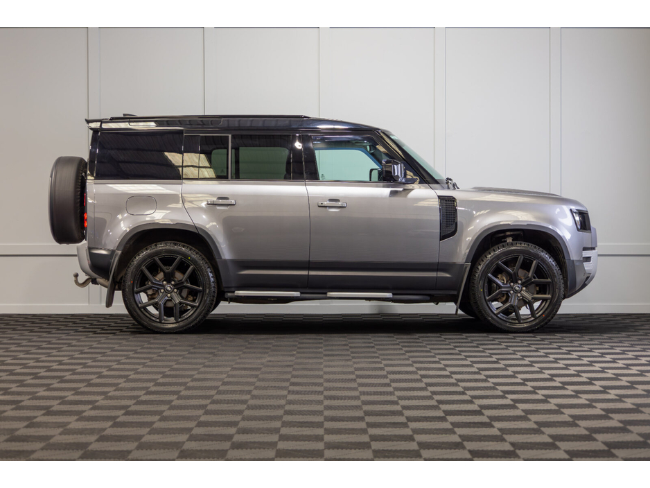 2022 Land Rover Defender - image 6