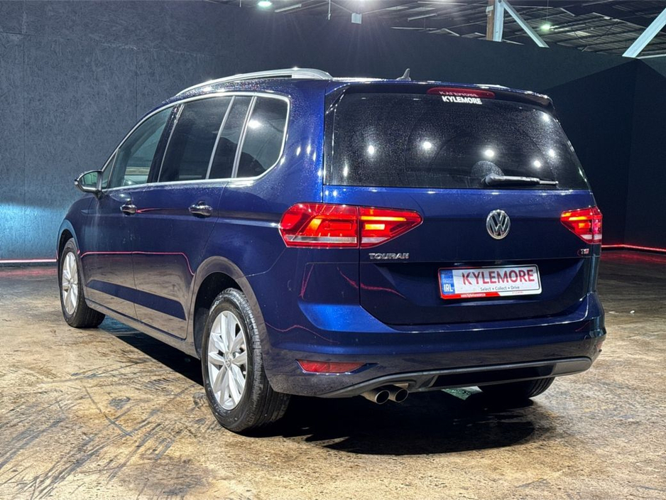 2017 Volkswagen Touran - image 5