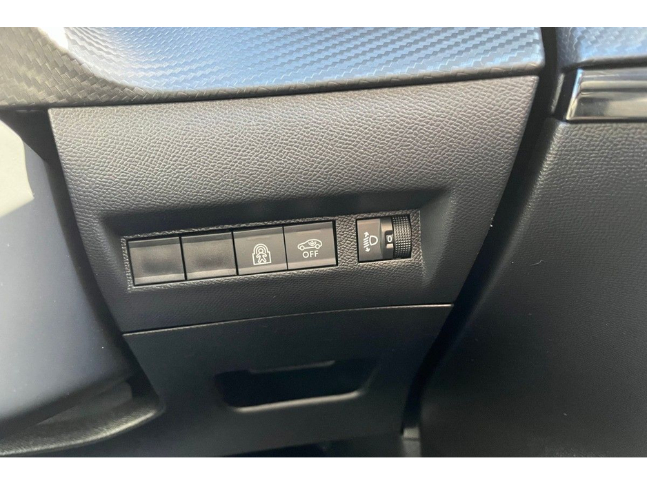 2024 Peugeot 208 - image 10