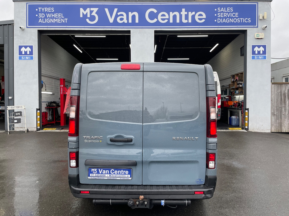 2023 Renault Trafic - image 4
