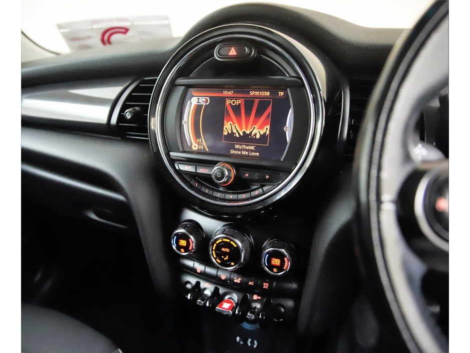 2015 MINI Hatch - image 21