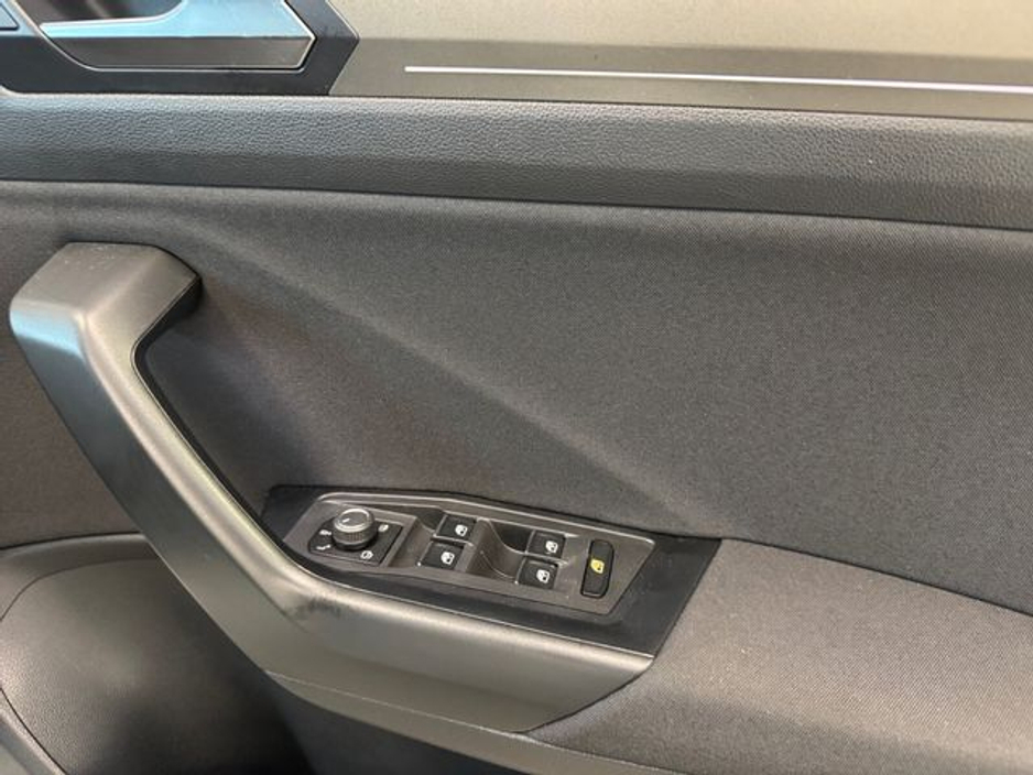 2020 Volkswagen T-Roc - image 12