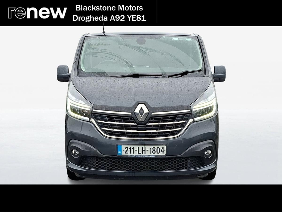 2021 Renault Trafic - image 8