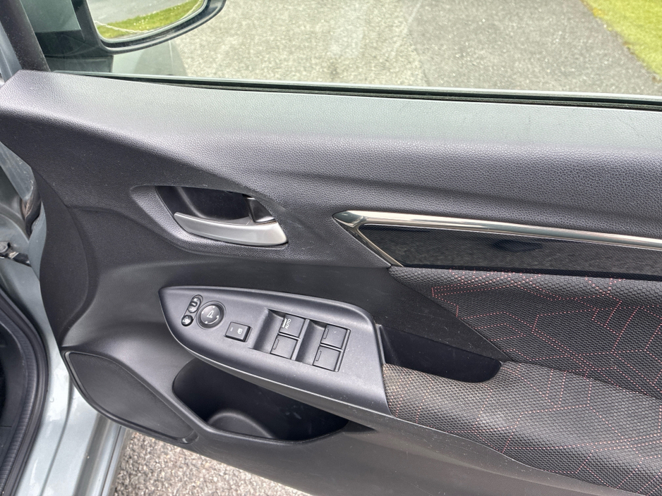 2014 Honda Fit - image 11