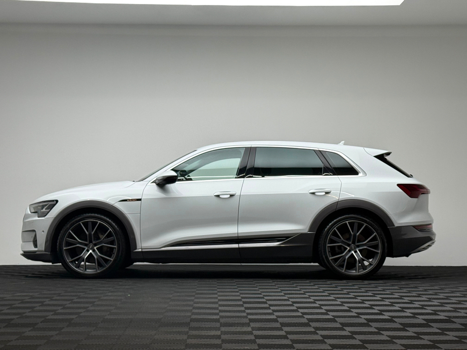 2021 Audi e-tron - image 4