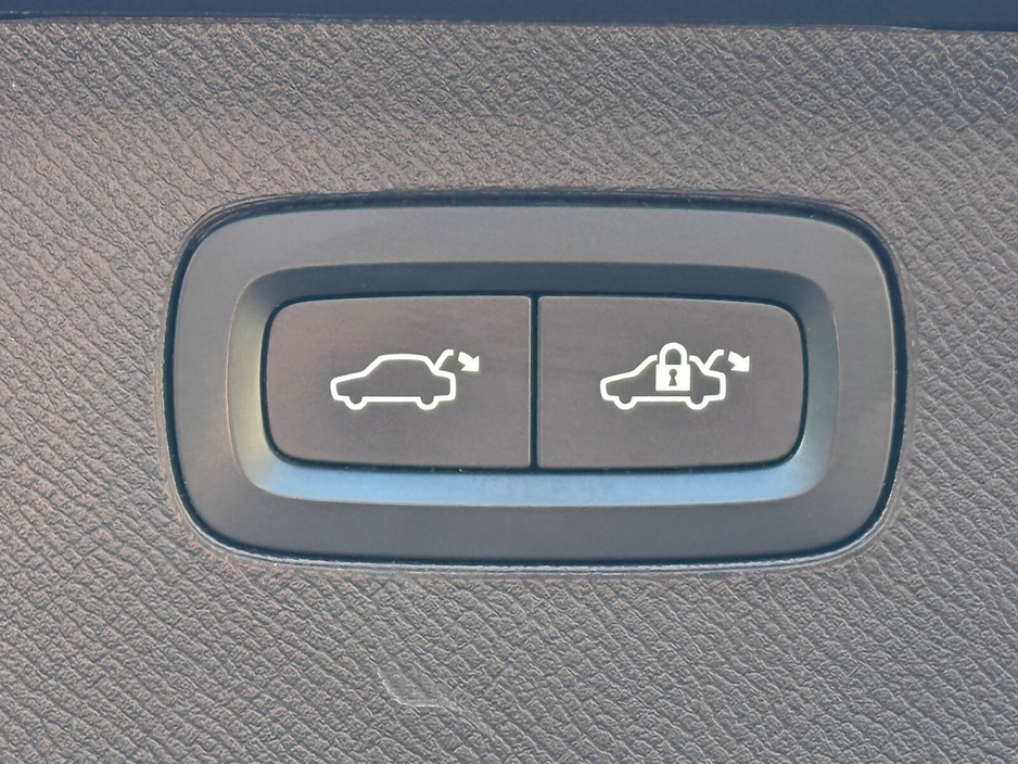 2022 Volvo XC90 PHEV T8 (390hp) R-Design AWD €56,900