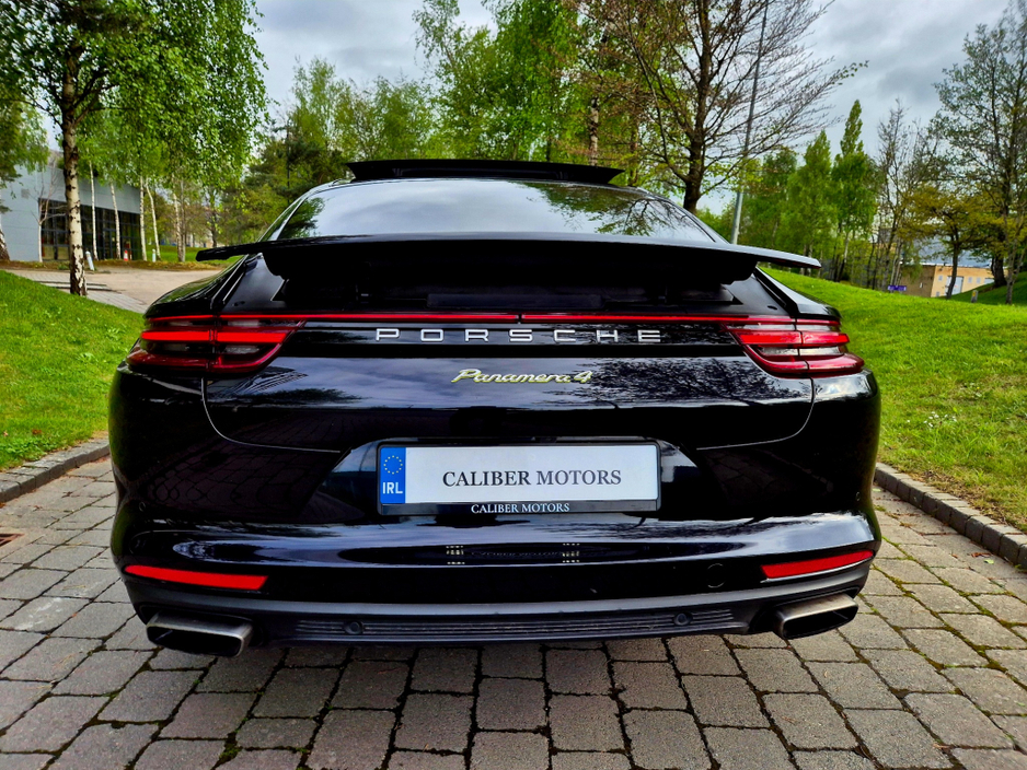 2017 Porsche Panamera V6  PANAMERA4 E-HYBRID PANROOF €49,950
