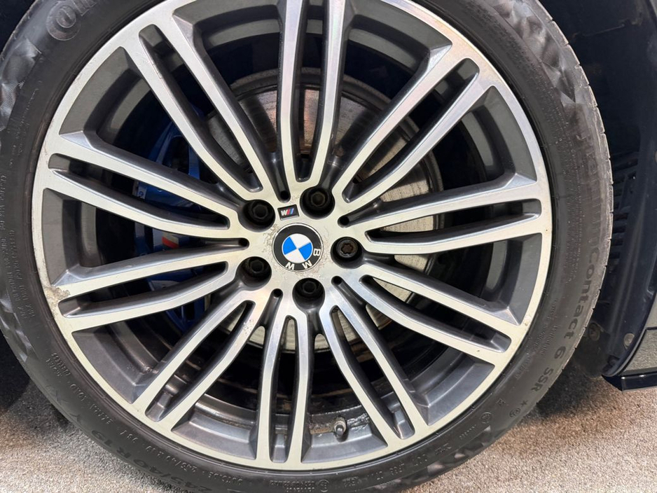 2019 BMW 5 Series - image 11